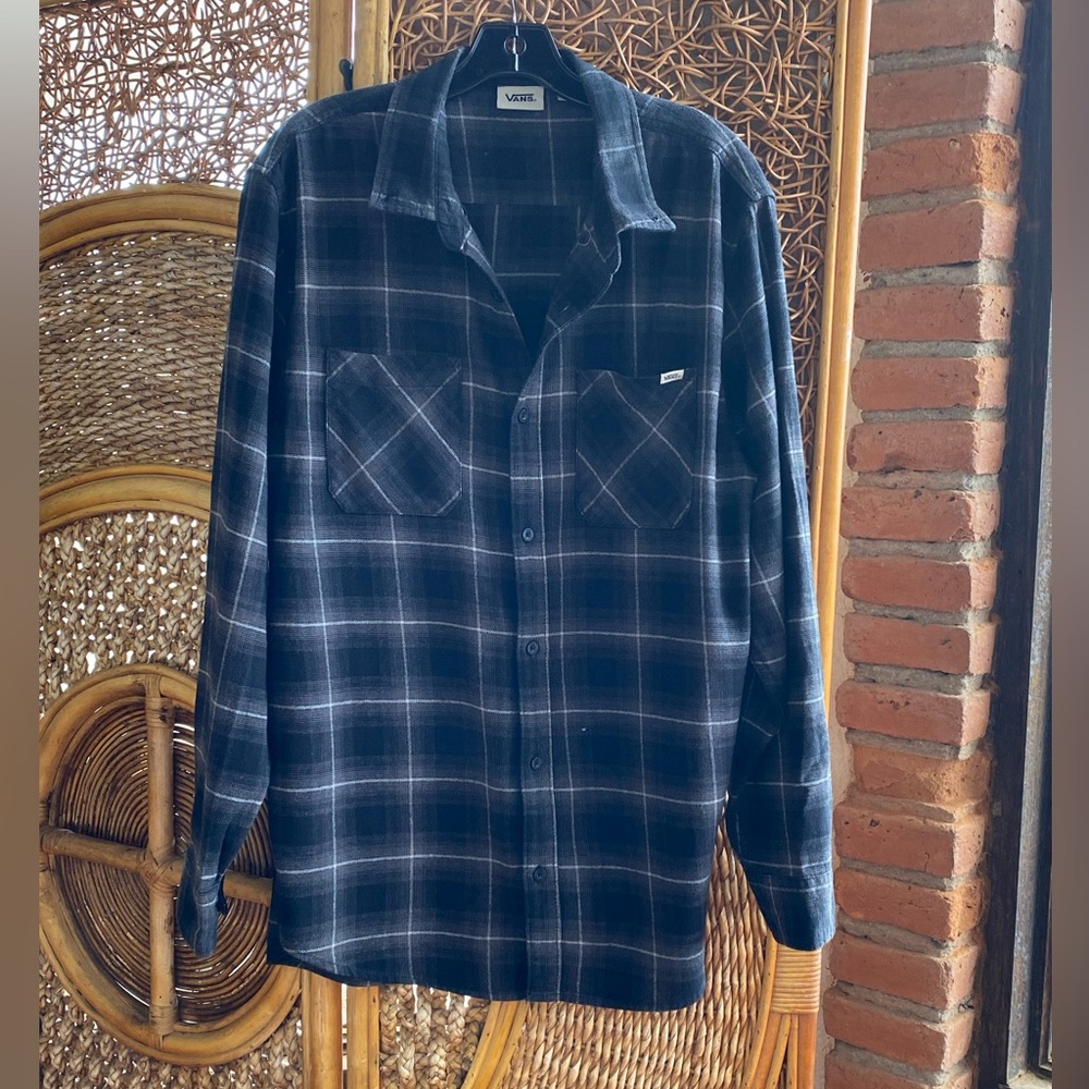 Vans Men’s Dark Plaid Flannel Shirt Size Large